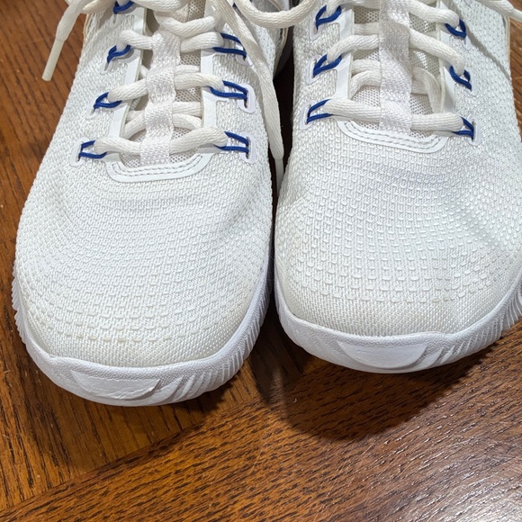 Nike Volleyball Shoe - Picture 4 of 7